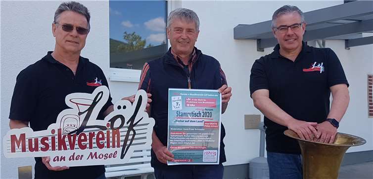 Gleich zu vier musikalischen Überraschungen in Treis-Karden und Löf lädt Hans Peter Röhrig (Mitte) zusammen mit den Verantwortlichen vom Musikverein Löf ein. Foto: privat