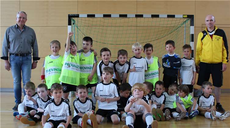 Gleich zum Einsatz kamen die neuen Trikots beim Freundschaftsspiel der Nickernicher Bambini gegen Namedy.  privat