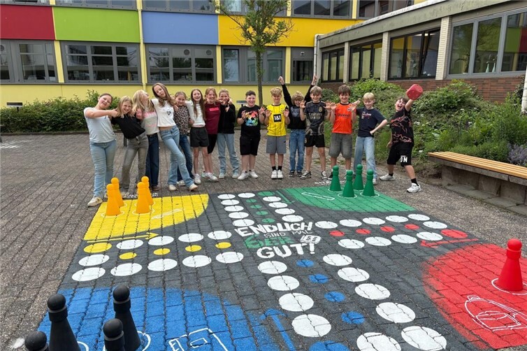 Gleich zwei bunte XXL-Felder animieren zum Spielen