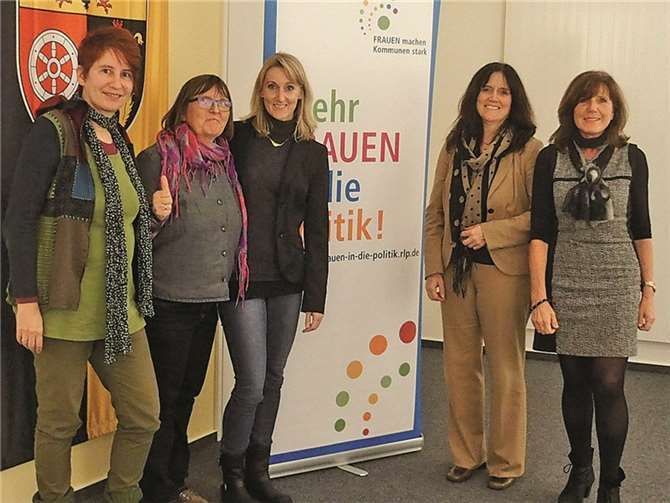 Gleichstellungsbeauftragte Lea Bales (2. von rechts) mit Teilnehmerinnen des Projekts „Mehr Frauen in die Kommunalpolitik“ aus dem Landkreis Mayen-Koblenz.privat