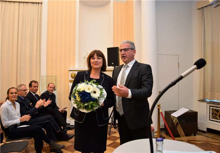 Gleichzeitig führte der Polizeipräsident Nachfolgerin Brigitte Nilges in ihr Amt ein.