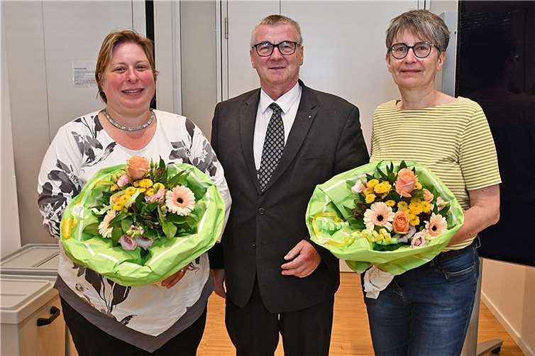 Gleichzeitig verabschiedete der Landrat die langjährigen Kreisbeigeordneten Birgit Meyreis (Grüne) und Judith Lehnigk-Emden (FDP).