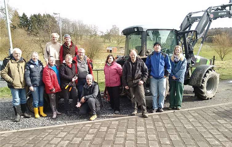 Glück mit dem Wetter hatten die Mitglieder des NABU Rengsdorf auf dem Beulsberg. Foto: Petra Diederich