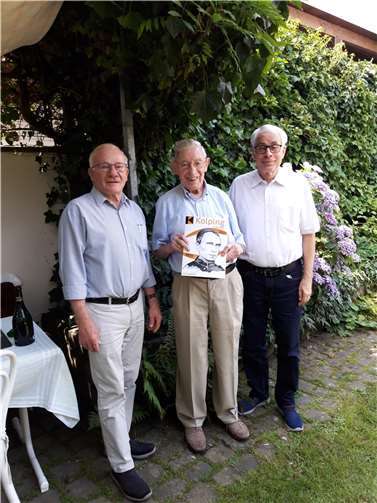 Glück- und Segenswünsche überbrachten Paul Rasbach seine Kolpingsbrüder Siegbert Rathenow und Vorstandsvorsitzender Werner Hammes.Foto: privat