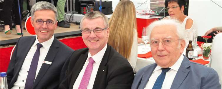 Glücklich über den gelungenen „Dank-Abend“: v.l. KSK Chef Karl Josef Esch, Landrat Dr. Alexander Saftig, sowie der Vorsitzende der Lapidea Stiftung, Albert Nell.BS