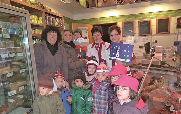 Glücklich und zufrieden besuchten die Kinder, zusammen mit Frau Rechner und Frau Höfer die Metzgerei Urmitz, um eine großzügige Spende anzunehmen. Privat