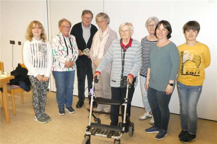 Glückliche Bingo-Gewinner und Spielleitung.Foto: Martin Sandmann