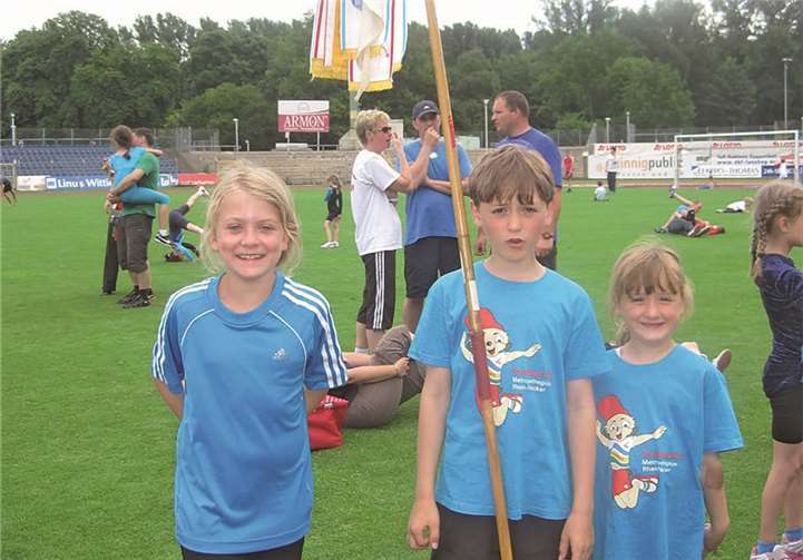 Glückliche Fahnenträger beim Turnfest in Oberwerth. privat