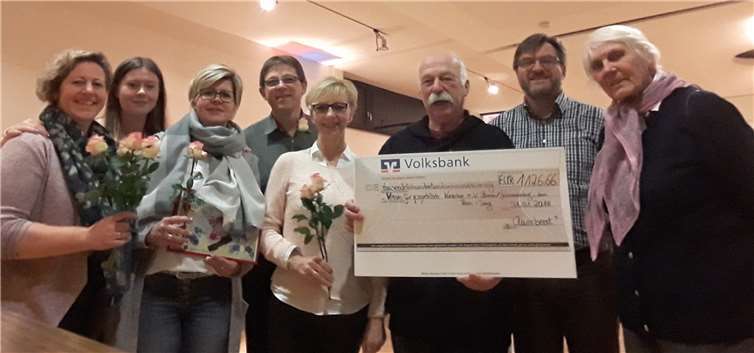 Glückliche Gesichter bei der Spendenübergabe. privat