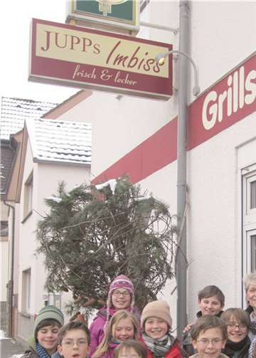 Glückliche Gesichter der von „Jupp“ eingeladenen jungen Gäste aus dem „Leo-Haus“. privat