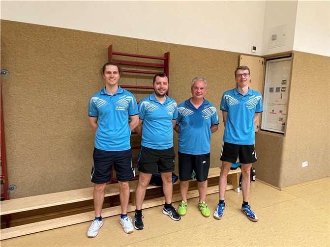 Glückliche Gesichter nach dem Saisonfinale der 1. Mannschaft: v.l. Daniel Jacquemien, Kevin Müller, Guido Lenz und Tobias Dörr. Foto: privat