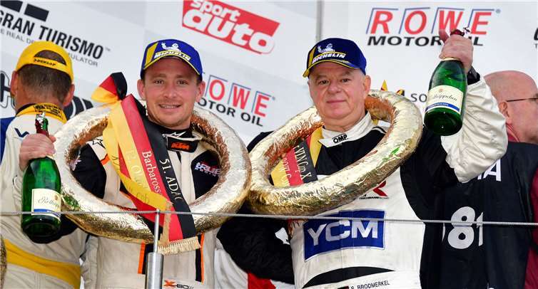 Glückliche Gesichter nach der Siegerehrung bei den beiden Fahrern von Teichmann Racing Reinhard Kofler und Stephan Brodmerkel (re.). Fotos: BURG