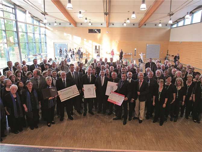 Glückliche Kulturförderpreis-Träger: Der „Gesangverein Germania 1870 Vallendar“ und die Chorgemeinschaft Nickenich“. -MKA-