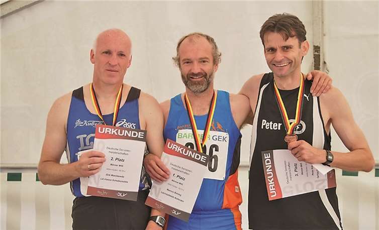 Glückliche Sieger auf dem Podest: Peter Rübenach (r.).privat