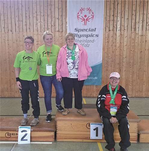 Glückliche Teilnehmer bei der Siegerehrung.