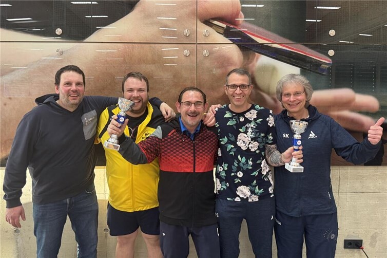 Glückliche Tischtennisspieler des VfL Waldbreitbach..