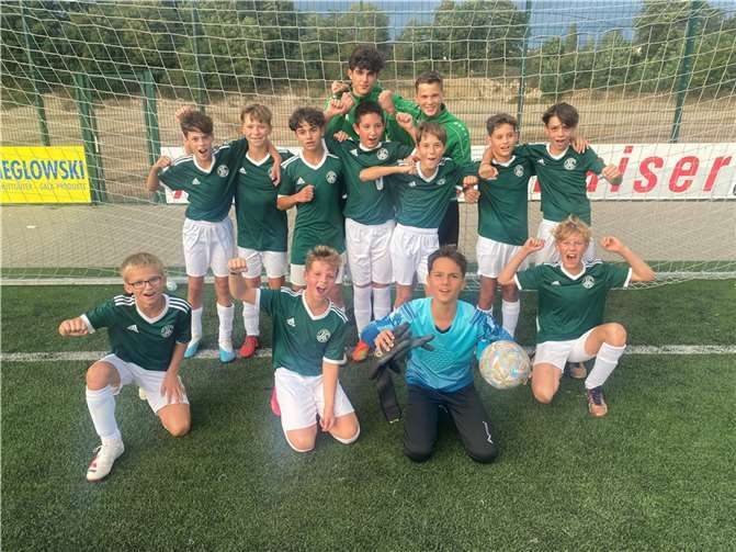 Glückliche grün-weiße Derbysieger am Pommerhof in Plaidt. Foto: privat