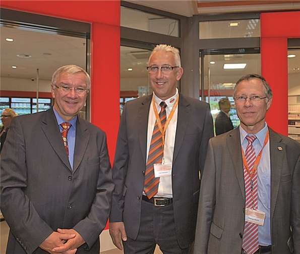 Glückliche und zufriedene Gesichter bei den Verantwortlichen. Oberbürgermeister Joachim Hofmann-Göttig, Uwe Herrmann, Geschäftsleiter des neuen Globus-Marktes in Bubenheim und Thomas Bruch, geschäftsführender Gesellschafter von Globus. (v.l.)