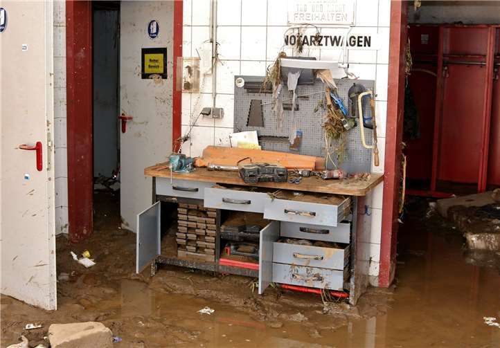 Glücklicherweise befand sich das diensthabende Rettungsteam bereits im Einsatz. Unvorstellbar was passiert wäre, wenn die Mitarbeiter in der Wache gewesen wären.Foto: Thorsten Trütgen