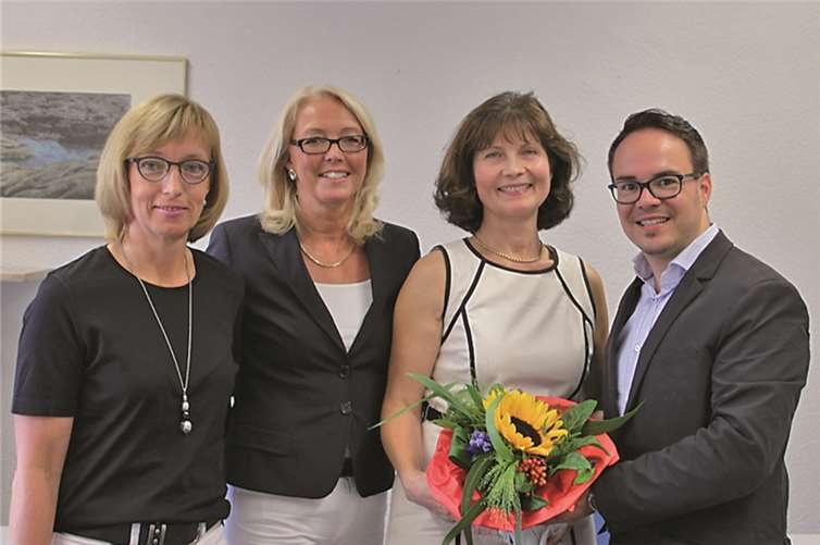 Glückwunsch nach der Wahl: Sabrina Gutsche (2.v.r.) ist weiterhin Vorsitzende der Frauen-Union Meckenheim. Ihr gratulierten (von links) CDU-Stadtverbandsvorsitzende Katja Kroeger, die FU-Kreisvorsitzende Rhein-Sieg, Dr. Hildegard Schneider sowie der stellvertretende Stadtverbandsvorsitzende Joachim Kühlwetter. privat