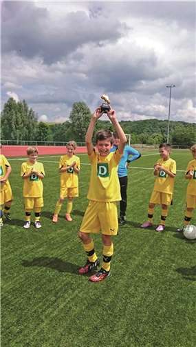 „Goldener Schuh“ für Torschützenkönig Carlo Mäurer