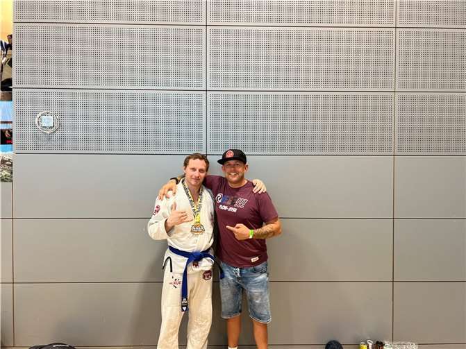 Goldmedaillengewinner Roman mit Coach Patrick Groß.  Foto: privat