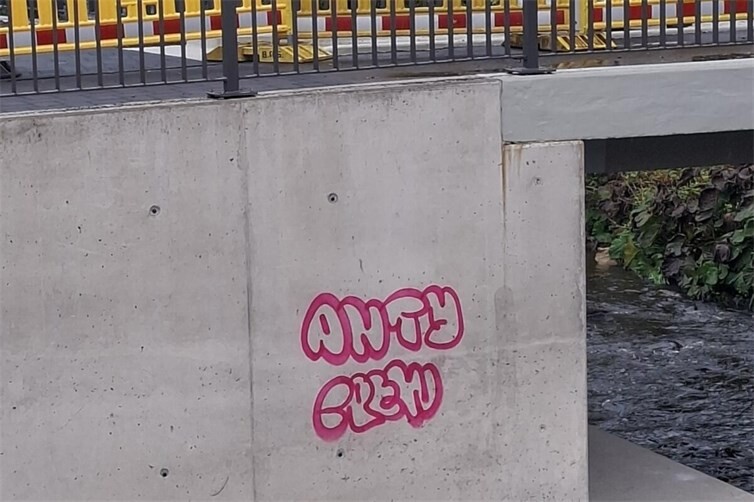 Graffiti-Schmierereien im Baustellenbereich Wasserpförtchen
