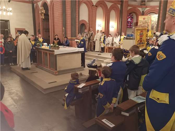 Grandiose Narrenmesse mit meist kostümierten Gottesdienstbesuchern am Karnevalssonntag.  Fotos: BL