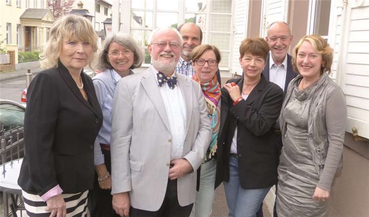 Gratulation für ein „Urgestein“ der SPD in Remagen: Die Vertreter des Stadtverbands wünschten Hans Metternich zum 60. Geburtstag weiterhin alles Gute. privat