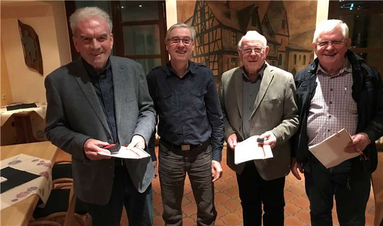 Langjährige Mitglieder geehrt Gratulation zur langjährigen Mitgliedschaft in der CDU: (v.l.n.r.) Gregor Pütz, Rudolf Schmitz, Rudolf Zwick, Klaus Lochmann. privat