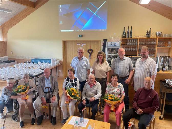 Gratulationen von links: Eleonore Faust, Franz Reiff, Elisabeth Rübenach, Wilfried Seul, Maria Zissener, Horst Burkowski.  Foto: Privat