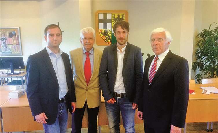 Gratulieren Marcel Werner (3. v.l.) zum Einzug in den Kreistag:Marcel Hürter, MdL, Lorenz Denn und Fritz Langenhorst (v.l.n.r.). privat