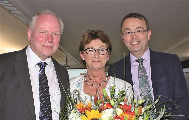 Gratulierten Renate Offergeld als künftige Bürgermeisterin: Wachtbergs noch amtierender Bürgermeister Theo Hüffel (l.) und SPD-Fraktionsvorsitzender Dr. Bernd Becker. Gemeinde Wachtberg