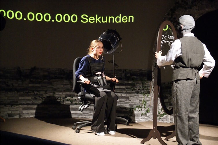 Grauer Herr beim Friseur Fusi
