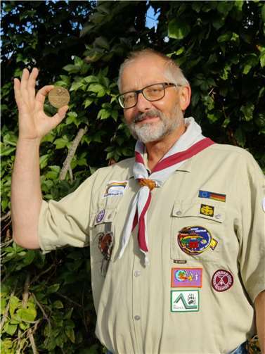 Gregor Niel mit seiner Georgsmedaille.  Foto: privat