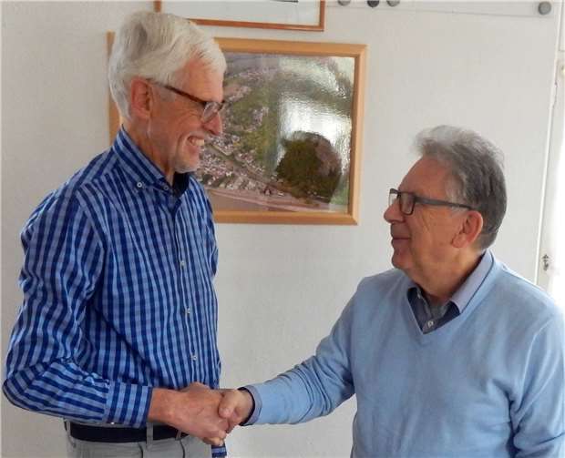 Gregor Noll (rechts) gratuliert seinem Nachfolger Hans Simon. Foto: privat
