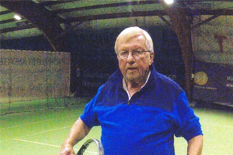 Gregor Schulte kurz vor Spielbeginn in der Dattenbergr Tennishalle.  Foto: privat