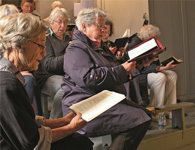 Gregorianischer Gesang – begeistert sangen auch die Besucher mit.