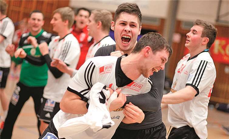 Grenzenloser Jubel bei den Handballern des HVV nach dem Heimsieg gegen Merzig.privat