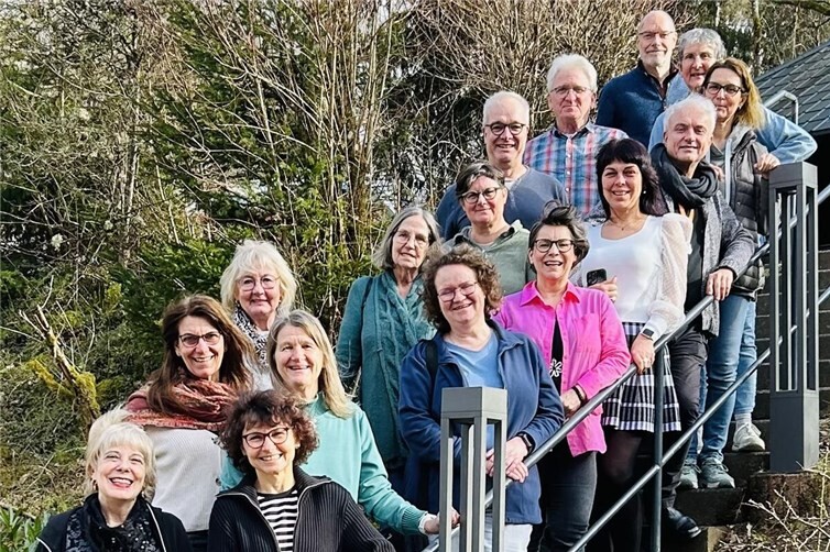 Grenzenloser Spaß in der Pause - unser Chor bereitet sich auf den großen Auftritt vor.