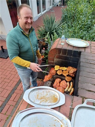 Tennis, Spaß und Sieg: Erfolgreiches 2. Hobbyturnier Grillmeister Olaf Schmitz.