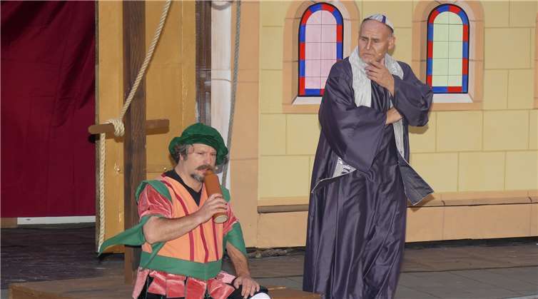 Gringoire, rechtmäßiger Ehemann der Zigeunerin, kommt nicht zum Zug. Er klagt sein Leid dem bösen Erzdiakon.