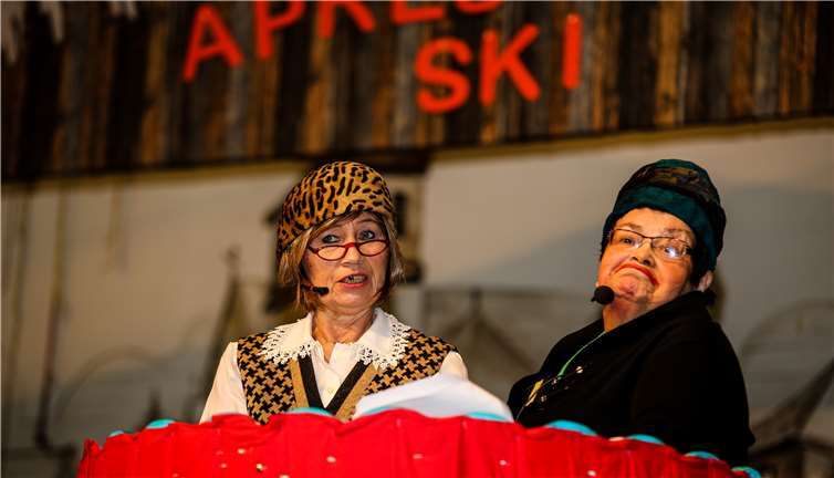 Grittche und Settche zogen als Tratschtantenalle Register und sorgten für viel Gelächter.