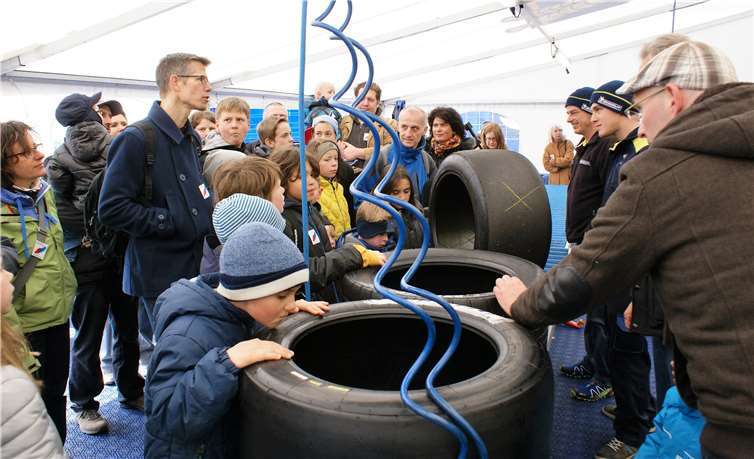 Groß ist auch das Interesse an den superbreiten Rennreifen.