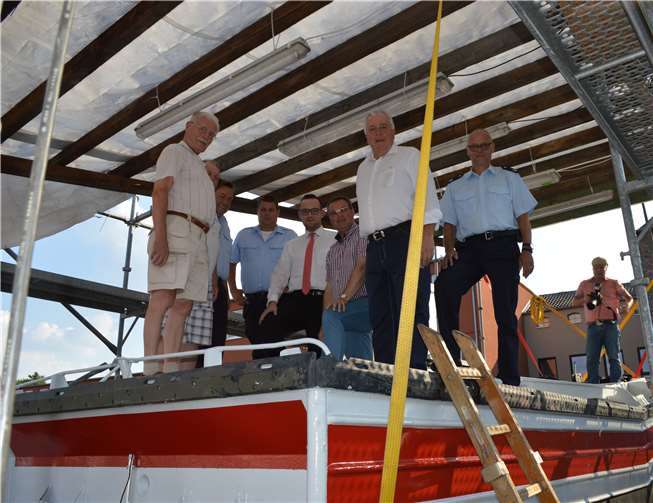 Groß ist die Freude über weitere Spenden für das neue M-Boot der Kripper Feuerwehr. AB