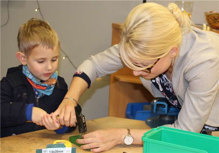 Groß und Klein nutzten die vielen Möglichkeiten, selbst Hand anzulegen und sich auszuprobieren.privat