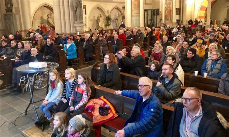 Groß und Klein sangen die bekannten Advents- und Weihnachtslieder gerne mit.  Privat