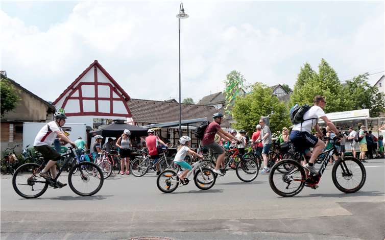 Groß und Klein waren on Tour, wie hier in Antweiler.