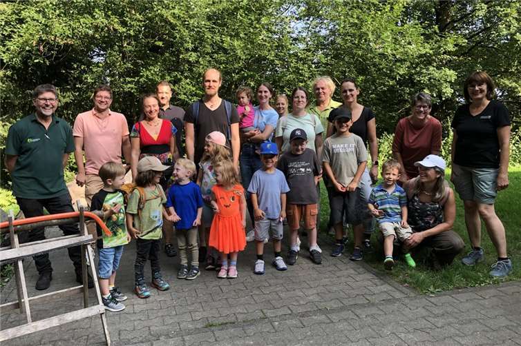 Groß und Klein waren sehr begeistert und genossen sichtlich die Naturerkundungen. Foto: Bär