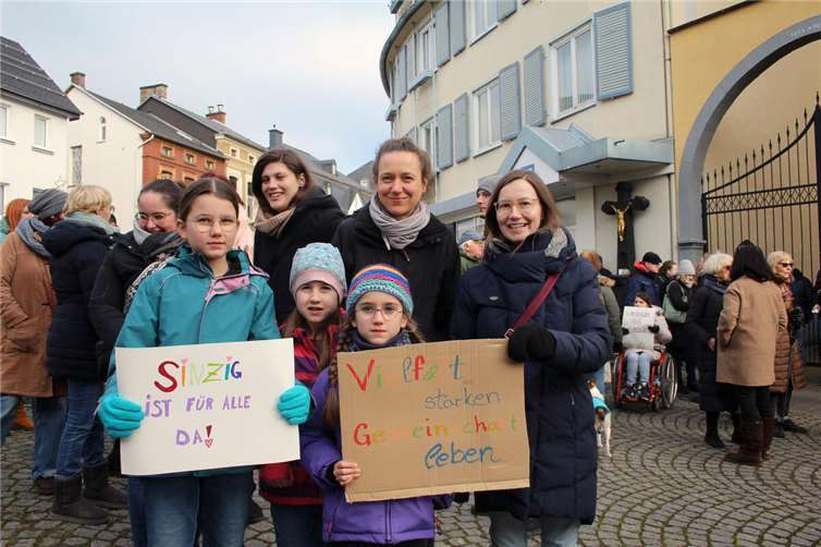 Groß und klein setzen sich für gesellschaftliche Vielfalt ein.